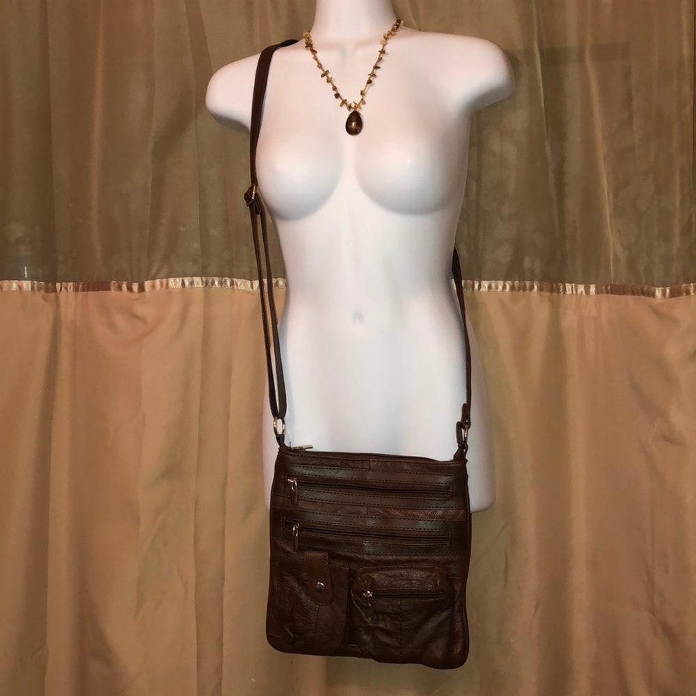 Woman’s crossbody shoulder bag